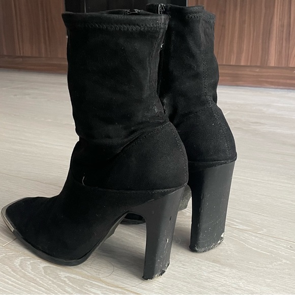 Well worn high heels - Picture 2 of 3